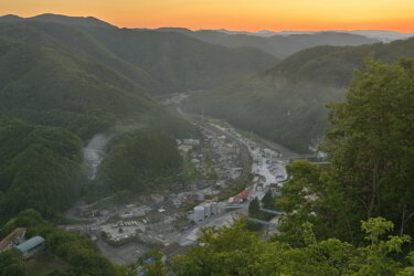 カルスト山荘展望台（新見市草間）～井倉峡と周囲の町並みを望む展望台～